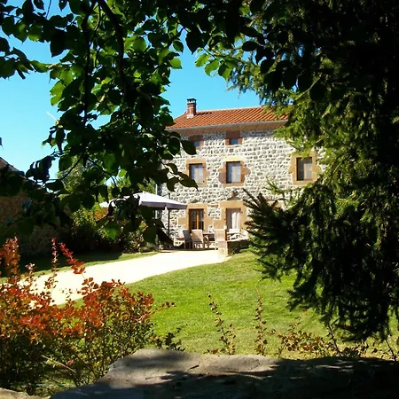 Cosy Avec Bien-etre, Parking, Wifi - Au Coeur De L'auvergne - Fr-1-582-506 Bed & Breakfast